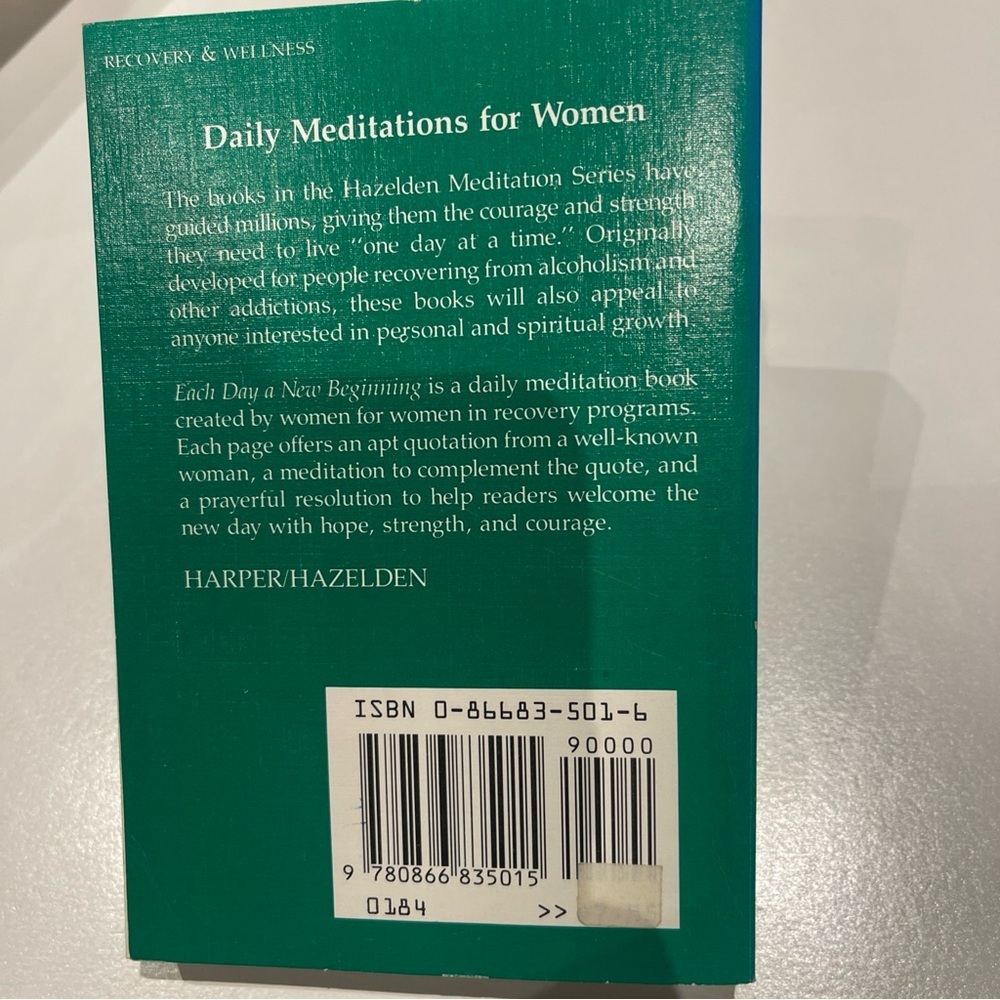 Each Day a New Beginning: Daily Meditations For Women 1st edition 1985 book - Picture 3 of 5